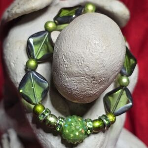 Green Glass Beaded Stretch Bracelet with Sparkling Accent -